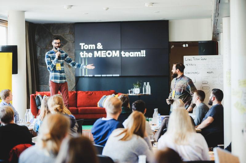 Jake Knapp MEOMin järjestämässä työpajassa
